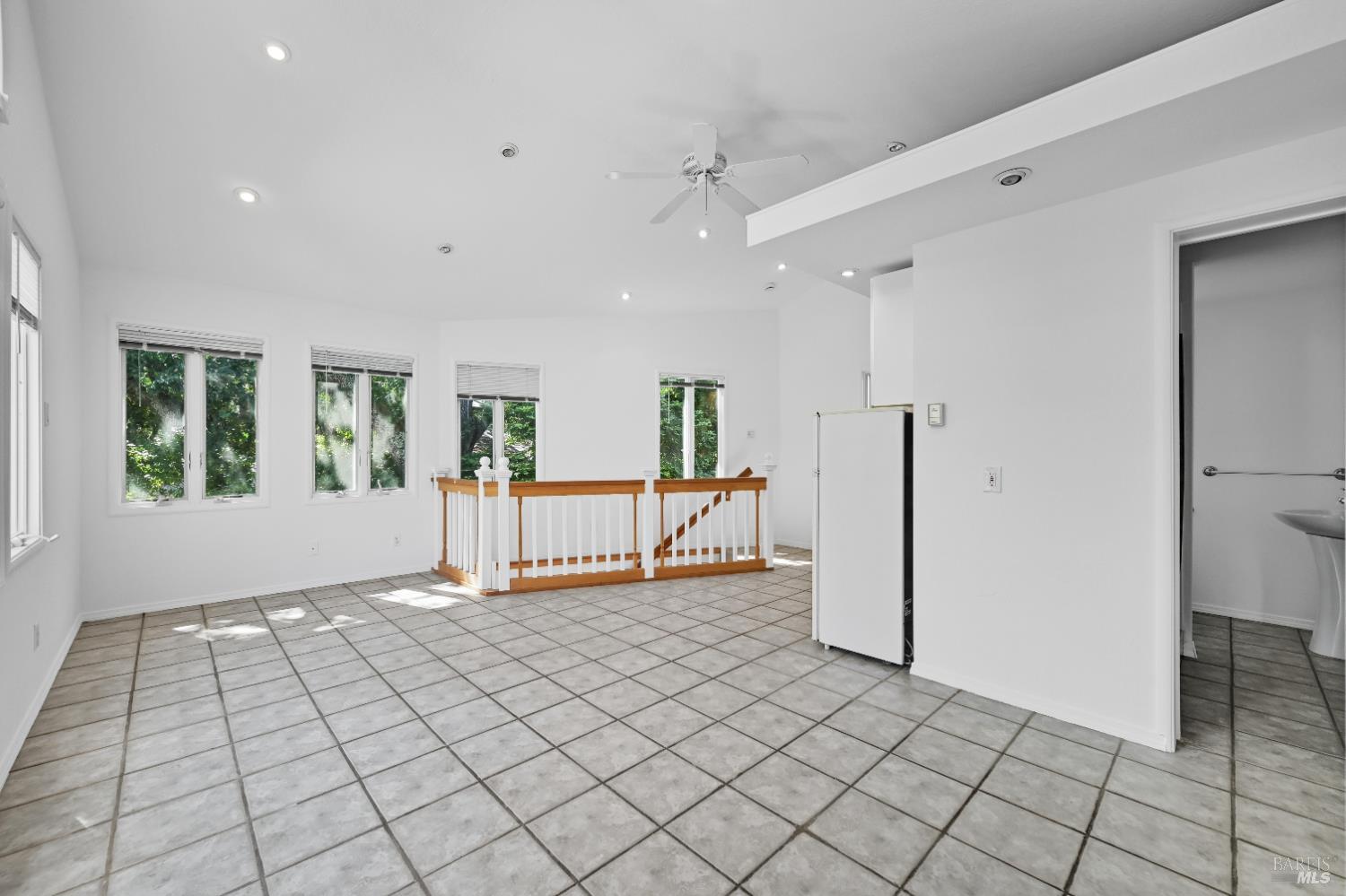 Detail Gallery Image 38 of 46 For 1 Hilldale Dr, San Anselmo,  CA 94960 - 4 Beds | 3 Baths