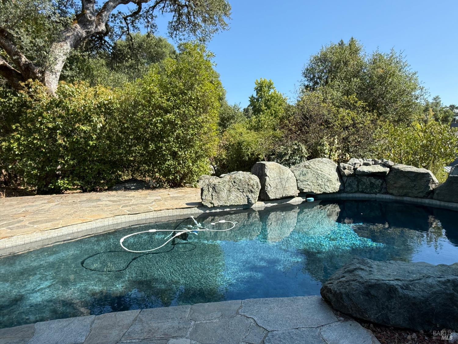 Detail Gallery Image 28 of 31 For 1461 Meadow Dr, Ukiah,  CA 95482 - 3 Beds | 1/1 Baths