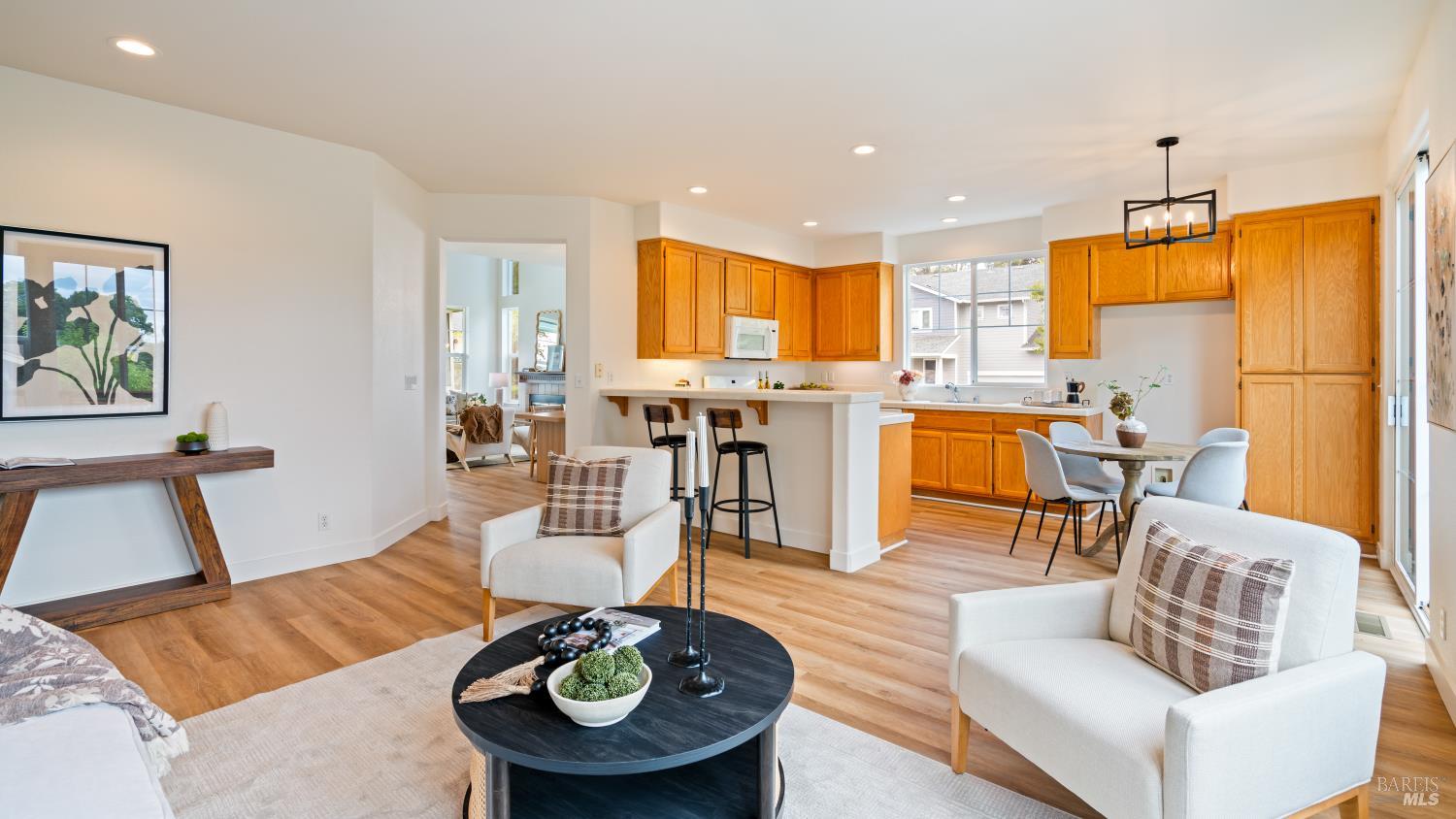 Detail Gallery Image 11 of 32 For 469 Christensen Ln, Cotati,  CA 94931 - 3 Beds | 2/1 Baths