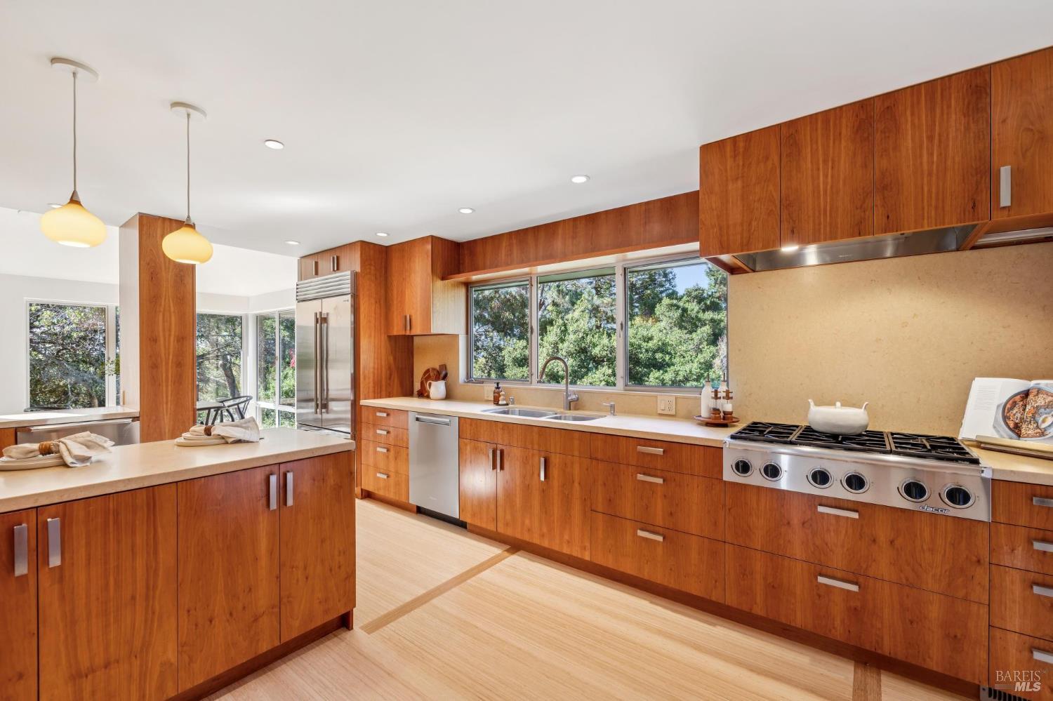 Detail Gallery Image 20 of 80 For 103 Reed Ranch Rd, Belvedere Tiburon,  CA 94920 - 4 Beds | 4 Baths