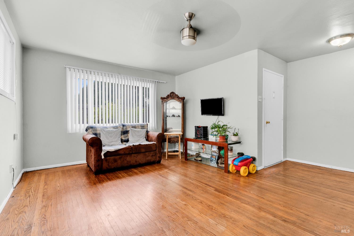Detail Gallery Image 7 of 45 For 4778 E Hilltop Dr, El Sobrante,  CA 94803 - 3 Beds | 1 Baths