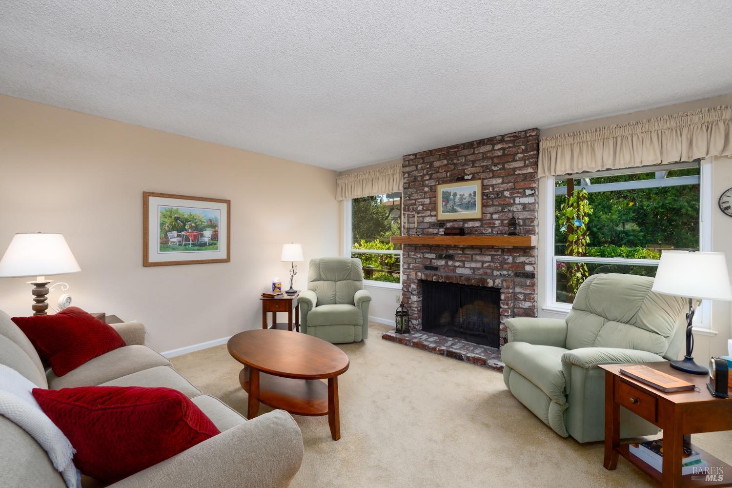 Detail Gallery Image 4 of 27 For 5518 Marit Dr, Santa Rosa,  CA 95409 - 2 Beds | 2 Baths