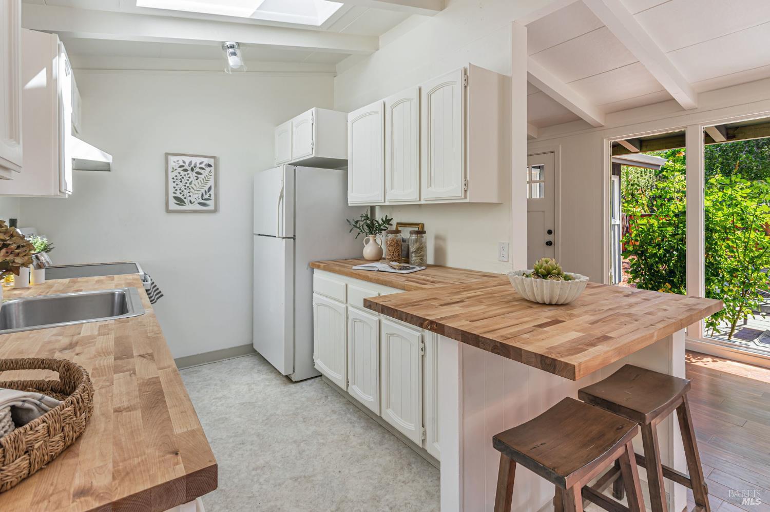 Detail Gallery Image 13 of 41 For 74 Creek Rd, Fairfax,  CA 94930 - 2 Beds | 1 Baths