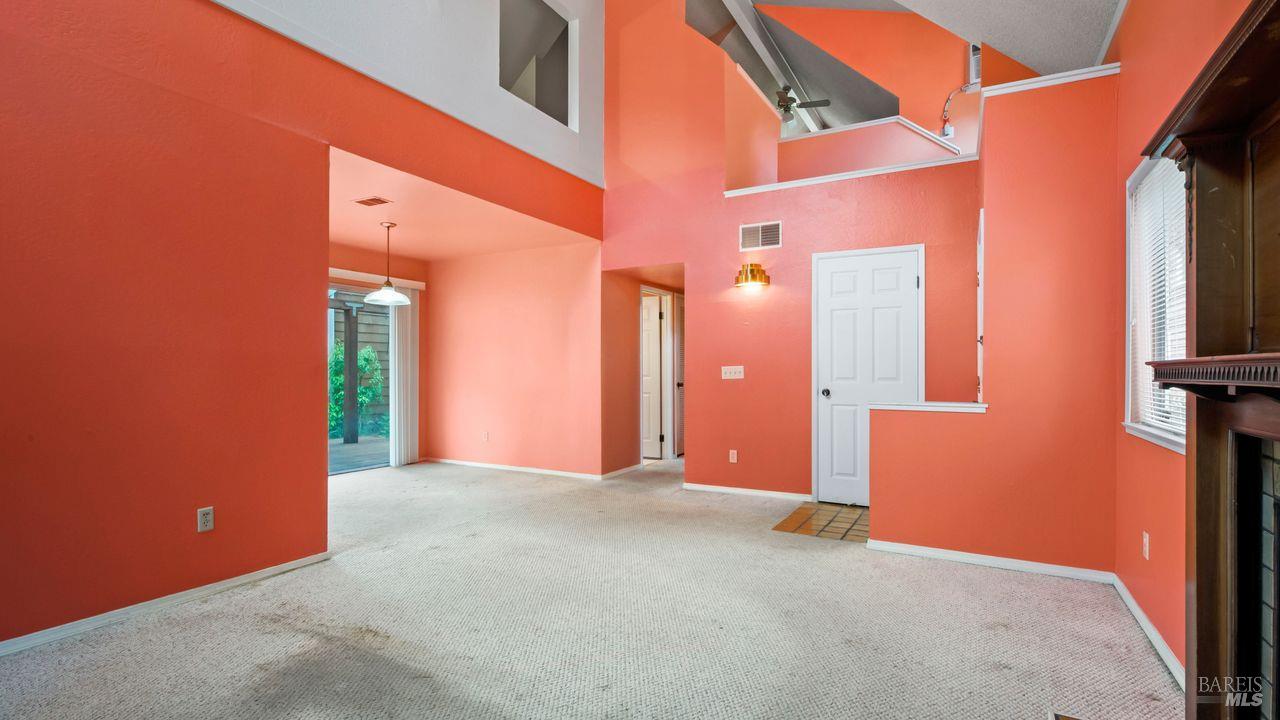 Detail Gallery Image 4 of 32 For 2520 Lakeview Dr, Santa Rosa,  CA 95405 - 3 Beds | 2 Baths