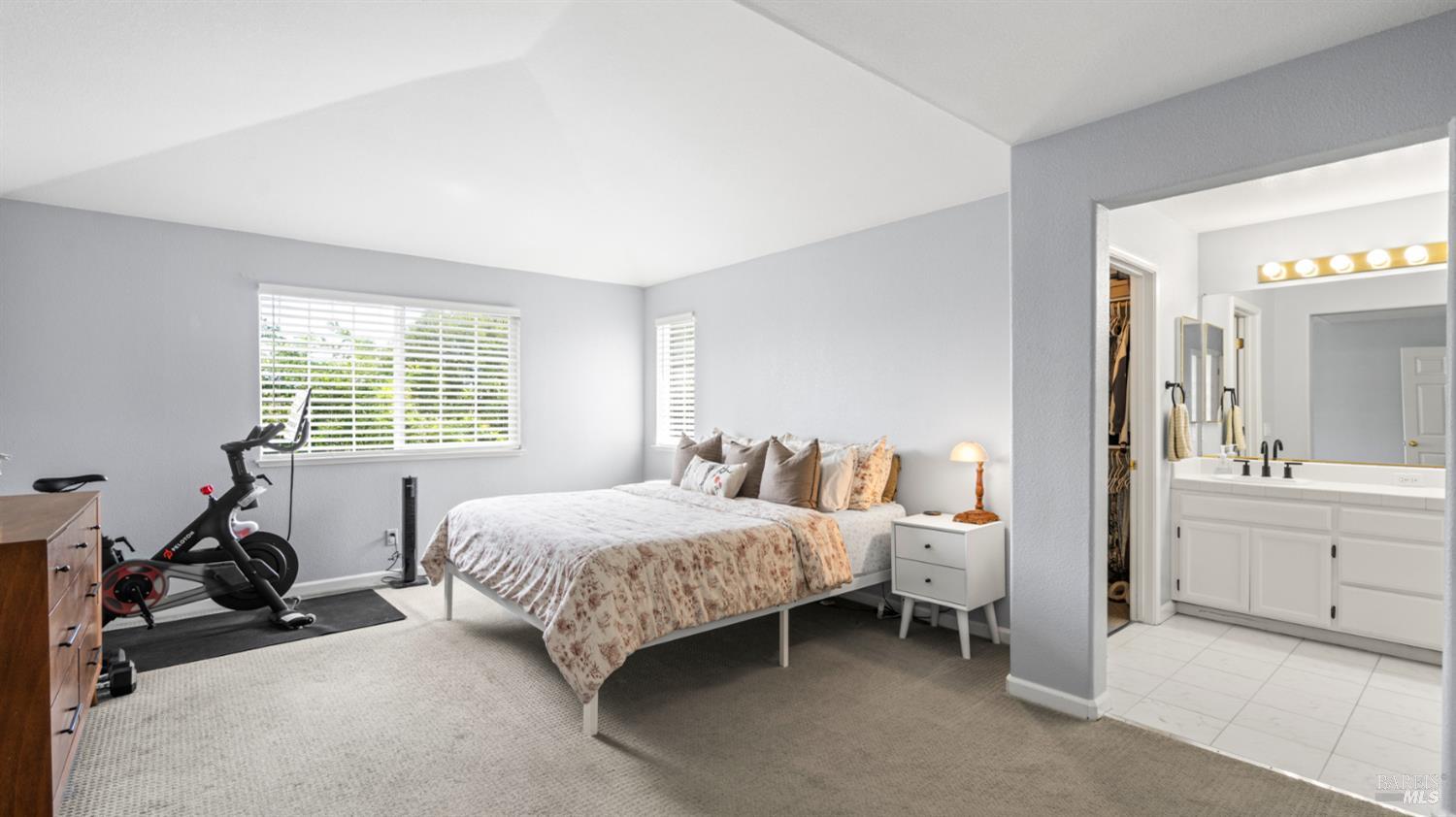 Detail Gallery Image 21 of 36 For 1407 Woodside Cir, Petaluma,  CA 94954 - 3 Beds | 2/1 Baths