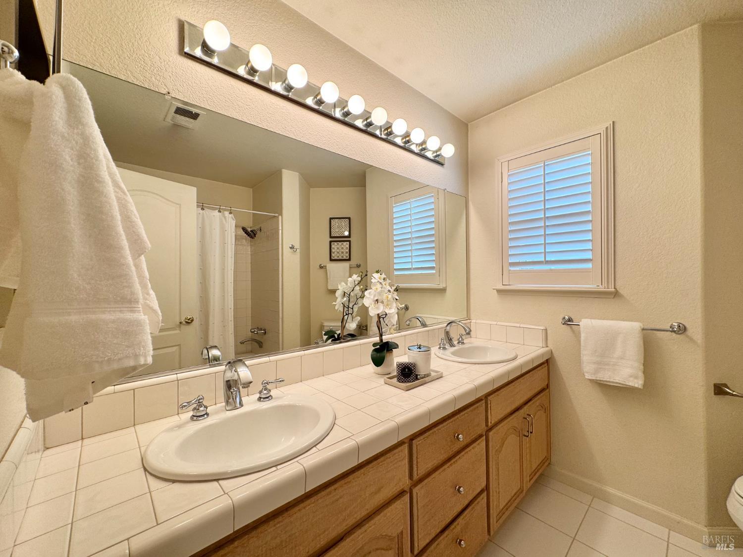 Detail Gallery Image 24 of 44 For 33 Cove Ct, Napa,  CA 94559 - 4 Beds | 2/1 Baths