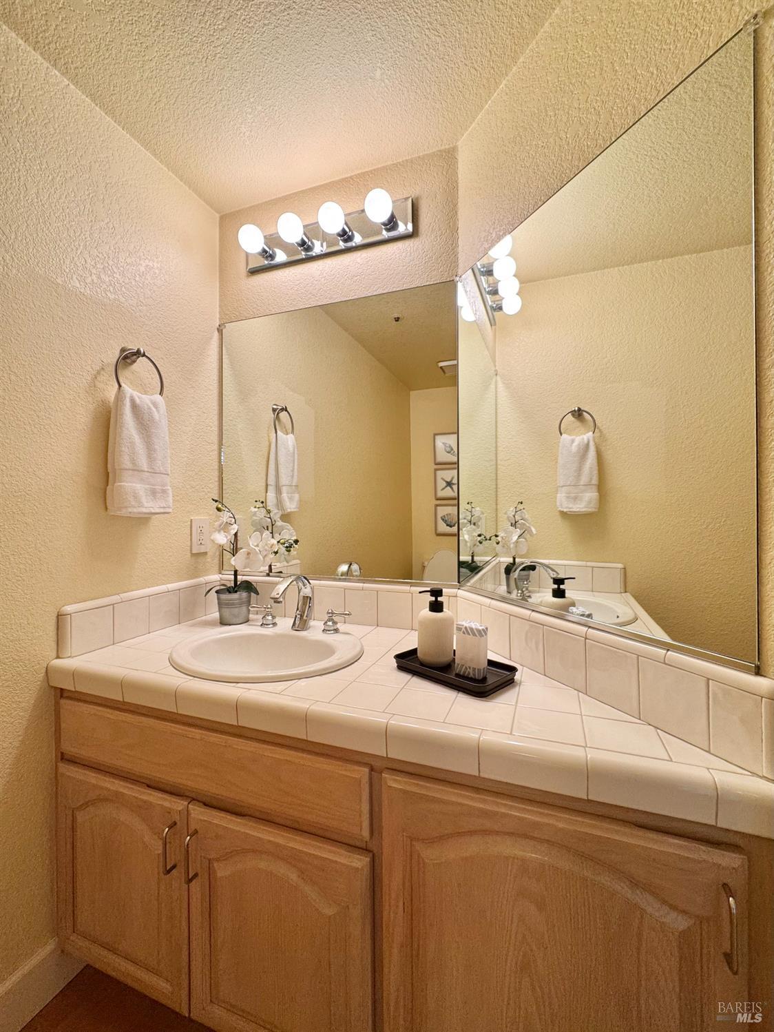 Detail Gallery Image 20 of 44 For 33 Cove Ct, Napa,  CA 94559 - 4 Beds | 2/1 Baths