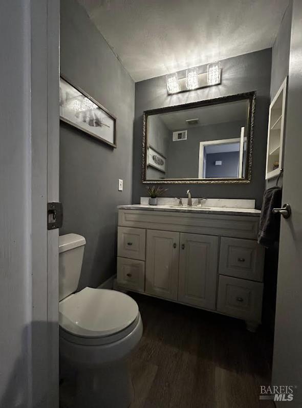 Detail Gallery Image 7 of 7 For 1251 Redwood Ct, Dixon,  CA 95620 - 4 Beds | 2/1 Baths