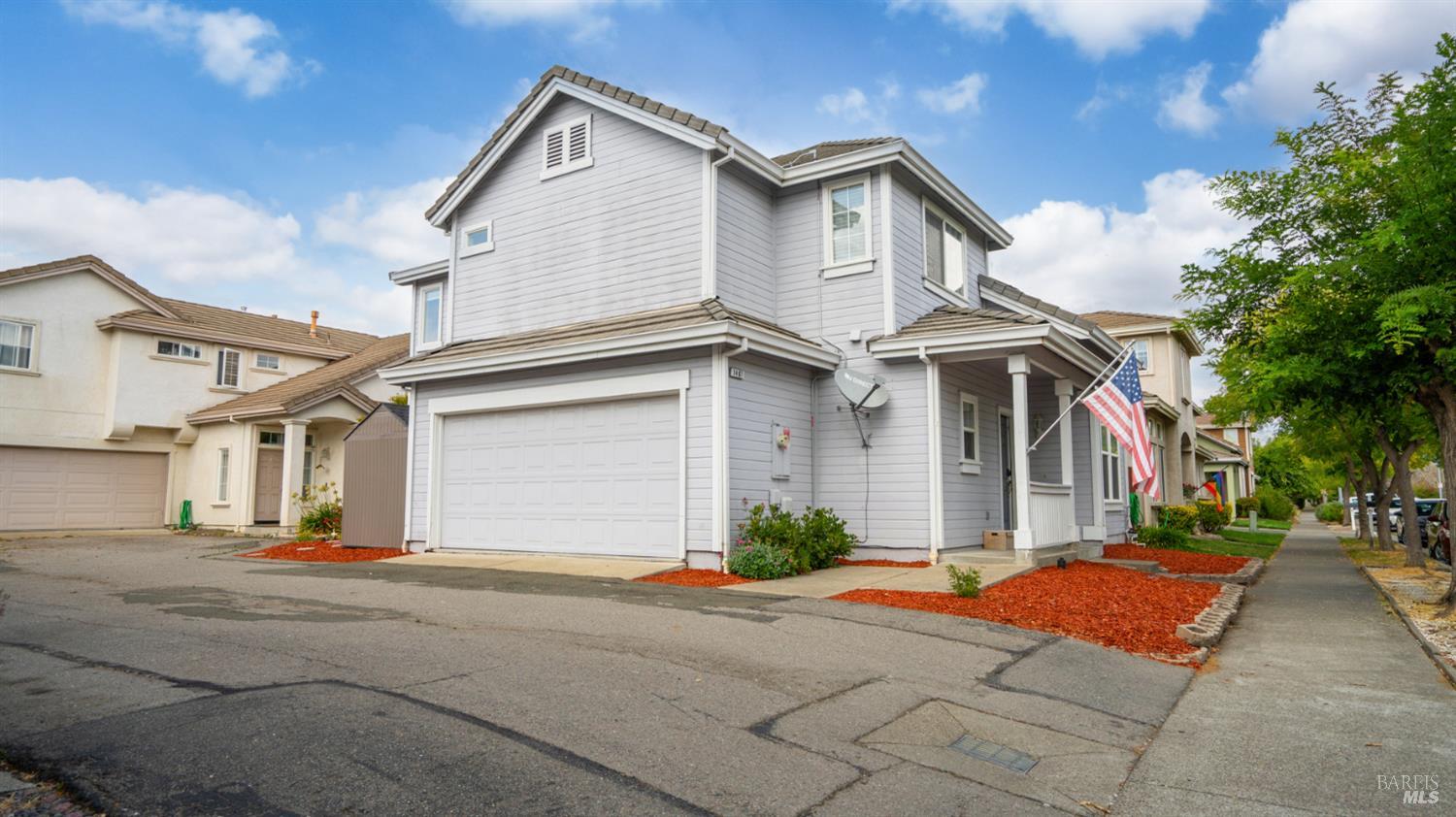 Detail Gallery Image 4 of 36 For 1407 Woodside Cir, Petaluma,  CA 94954 - 3 Beds | 2/1 Baths