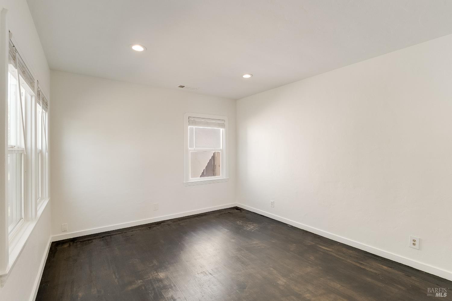 Detail Gallery Image 11 of 52 For 121 California St, Vallejo,  CA 94590 - 3 Beds | 1 Baths