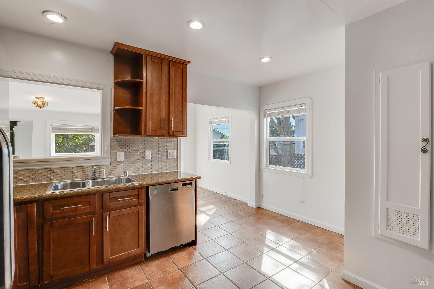 Detail Gallery Image 21 of 52 For 121 California St, Vallejo,  CA 94590 - 3 Beds | 1 Baths