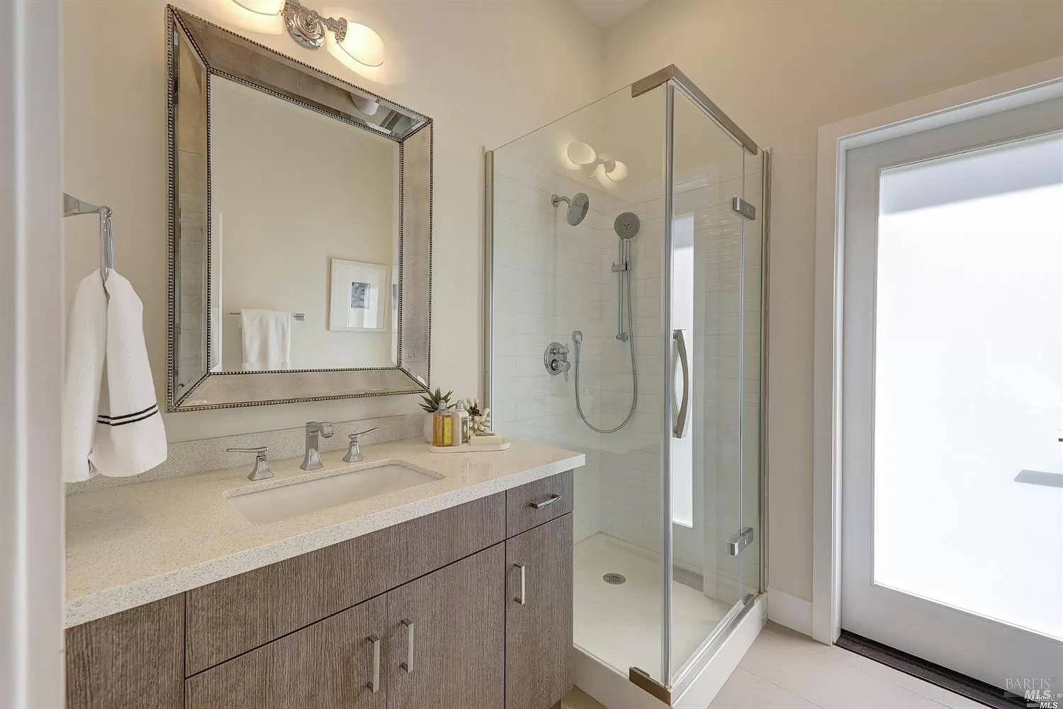 Detail Gallery Image 26 of 50 For 216 Evergreen Dr, Kentfield,  CA 94904 - 6 Beds | 6/1 Baths