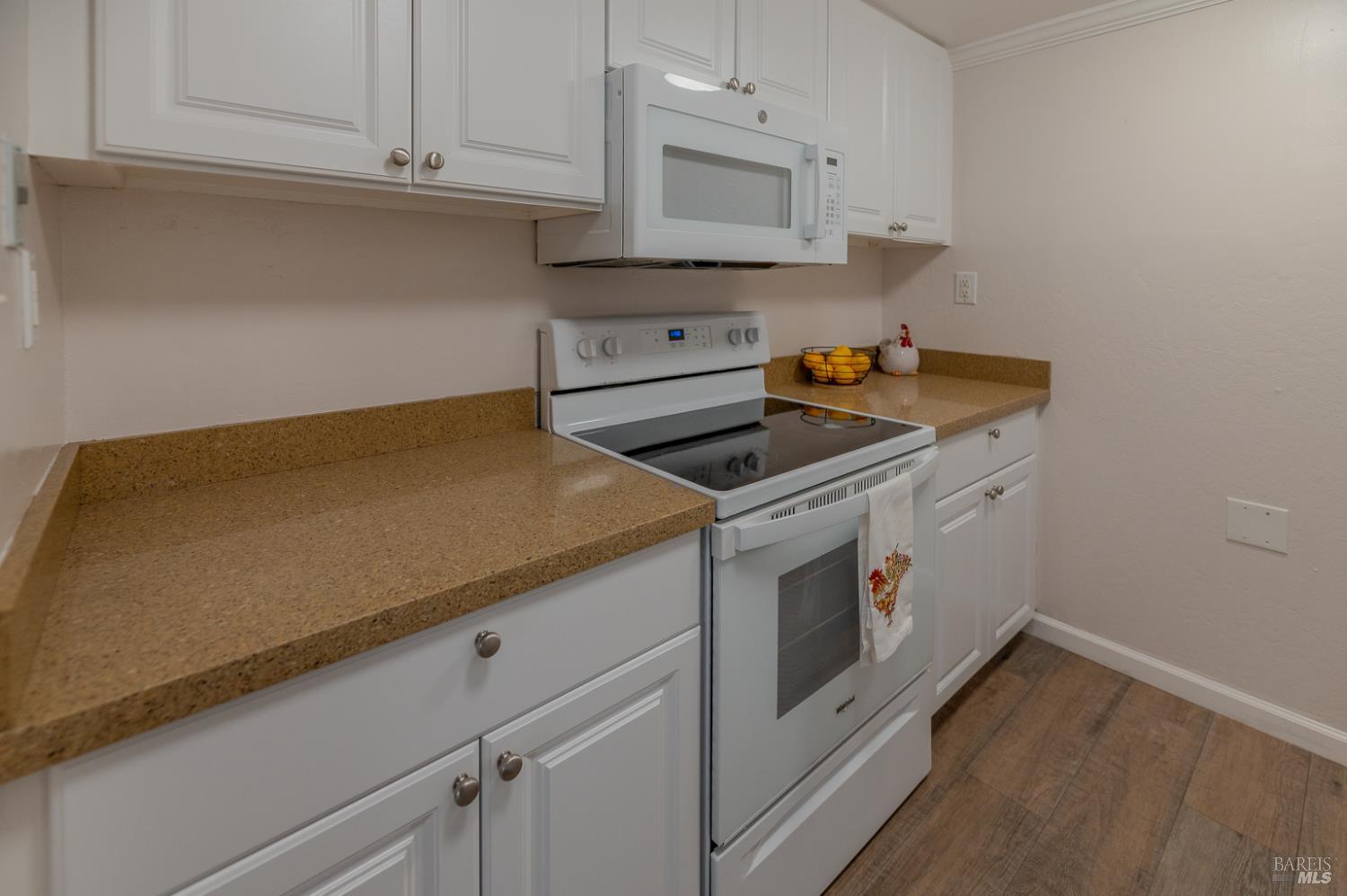 Detail Gallery Image 10 of 24 For 11 Avram Ave, Rohnert Park,  CA 94928 - 2 Beds | 1/1 Baths
