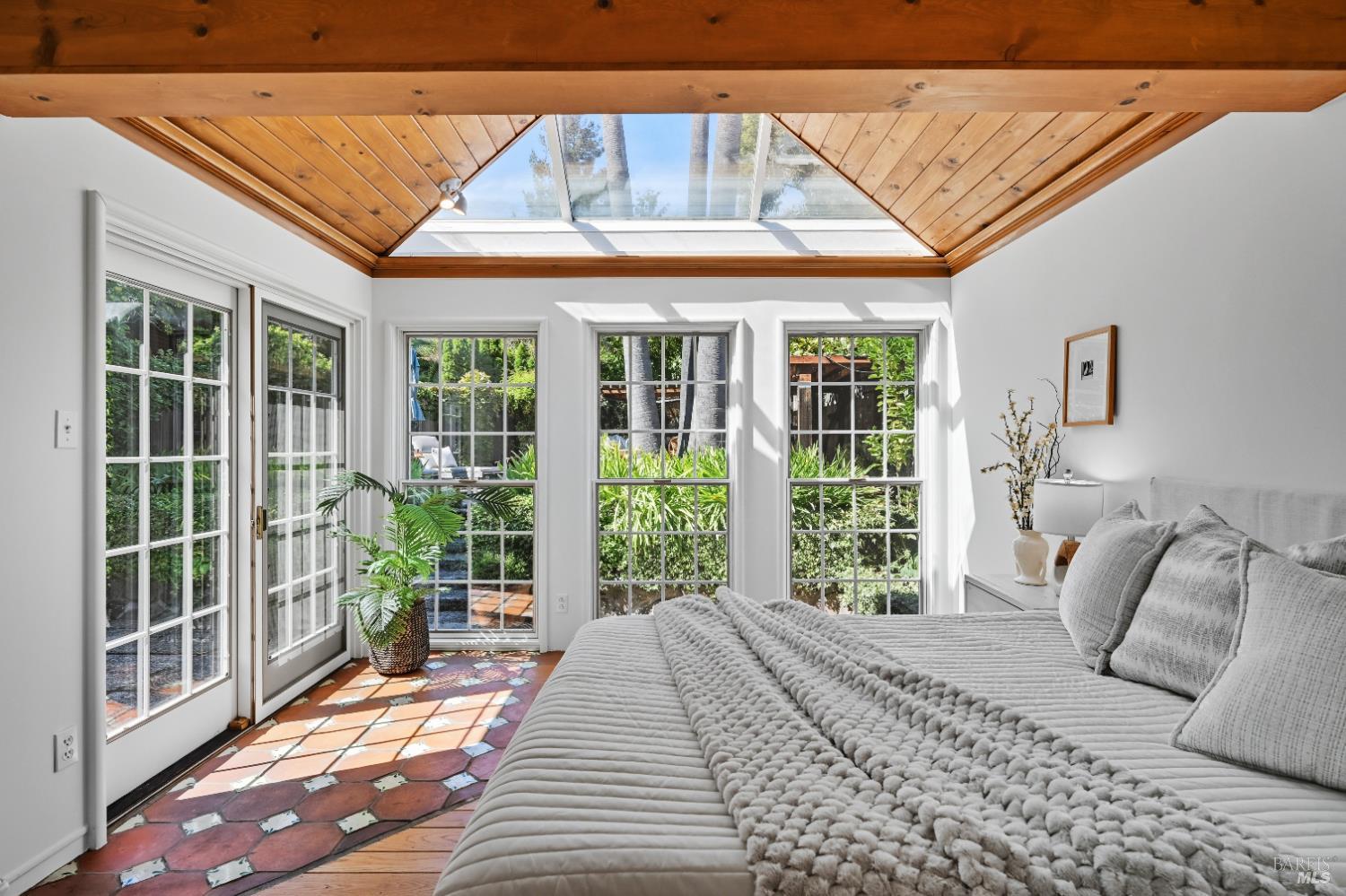 Detail Gallery Image 27 of 46 For 1 Hilldale Dr, San Anselmo,  CA 94960 - 4 Beds | 3 Baths