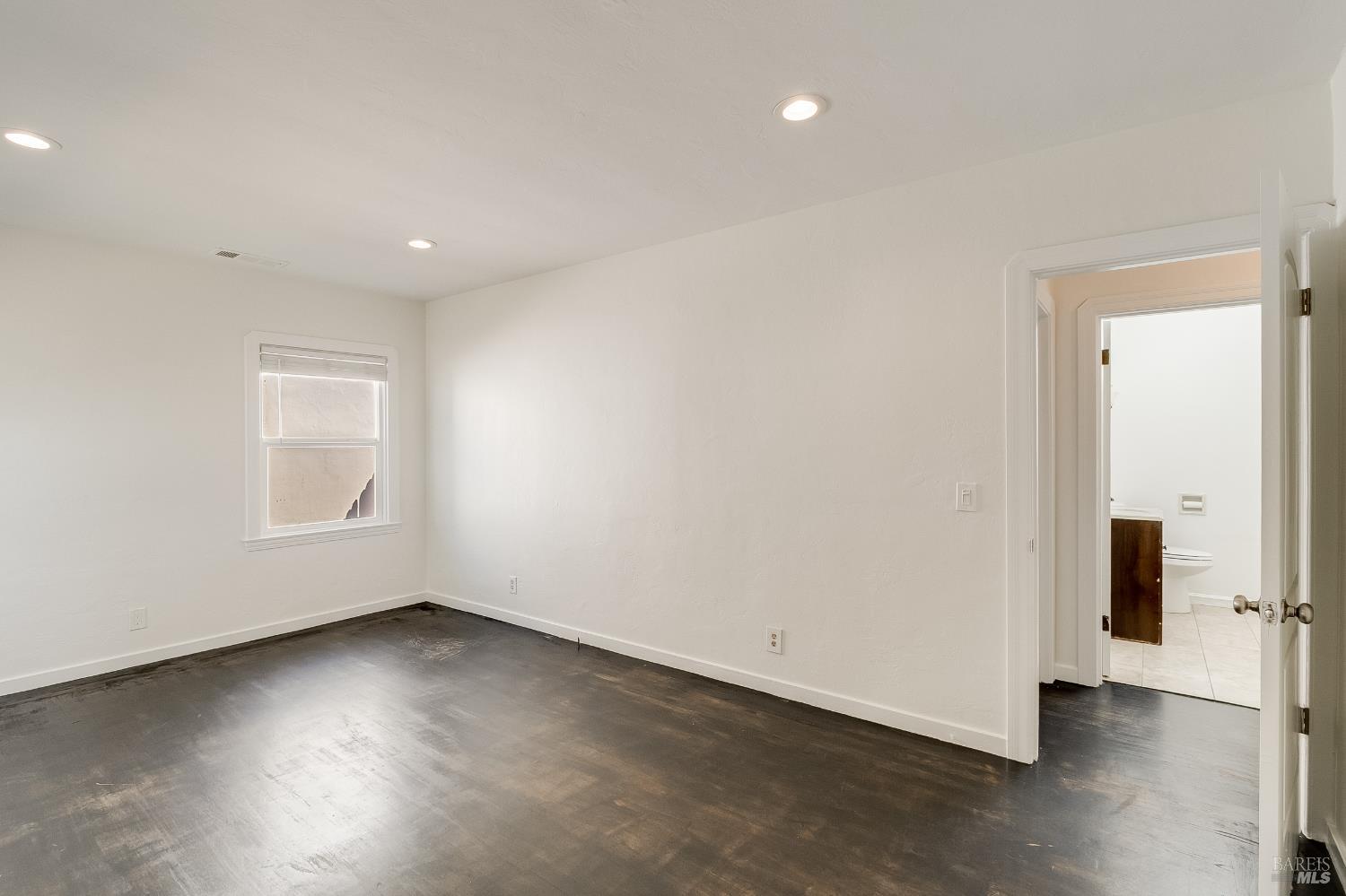 Detail Gallery Image 12 of 52 For 121 California St, Vallejo,  CA 94590 - 3 Beds | 1 Baths