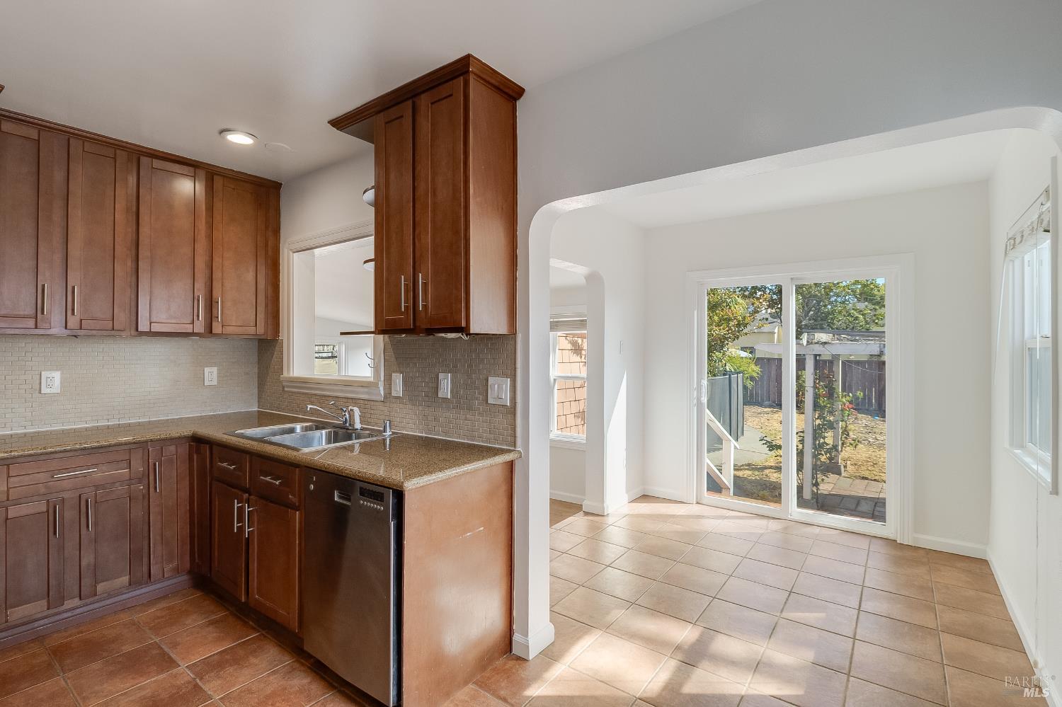 Detail Gallery Image 27 of 52 For 121 California St, Vallejo,  CA 94590 - 3 Beds | 1 Baths