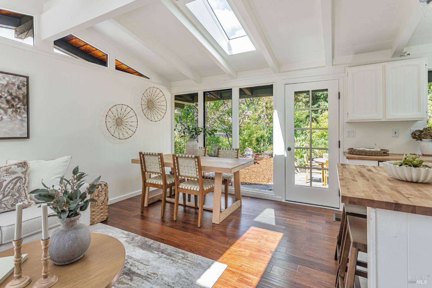 Detail Gallery Image 15 of 41 For 74 Creek Rd, Fairfax,  CA 94930 - 2 Beds | 1 Baths