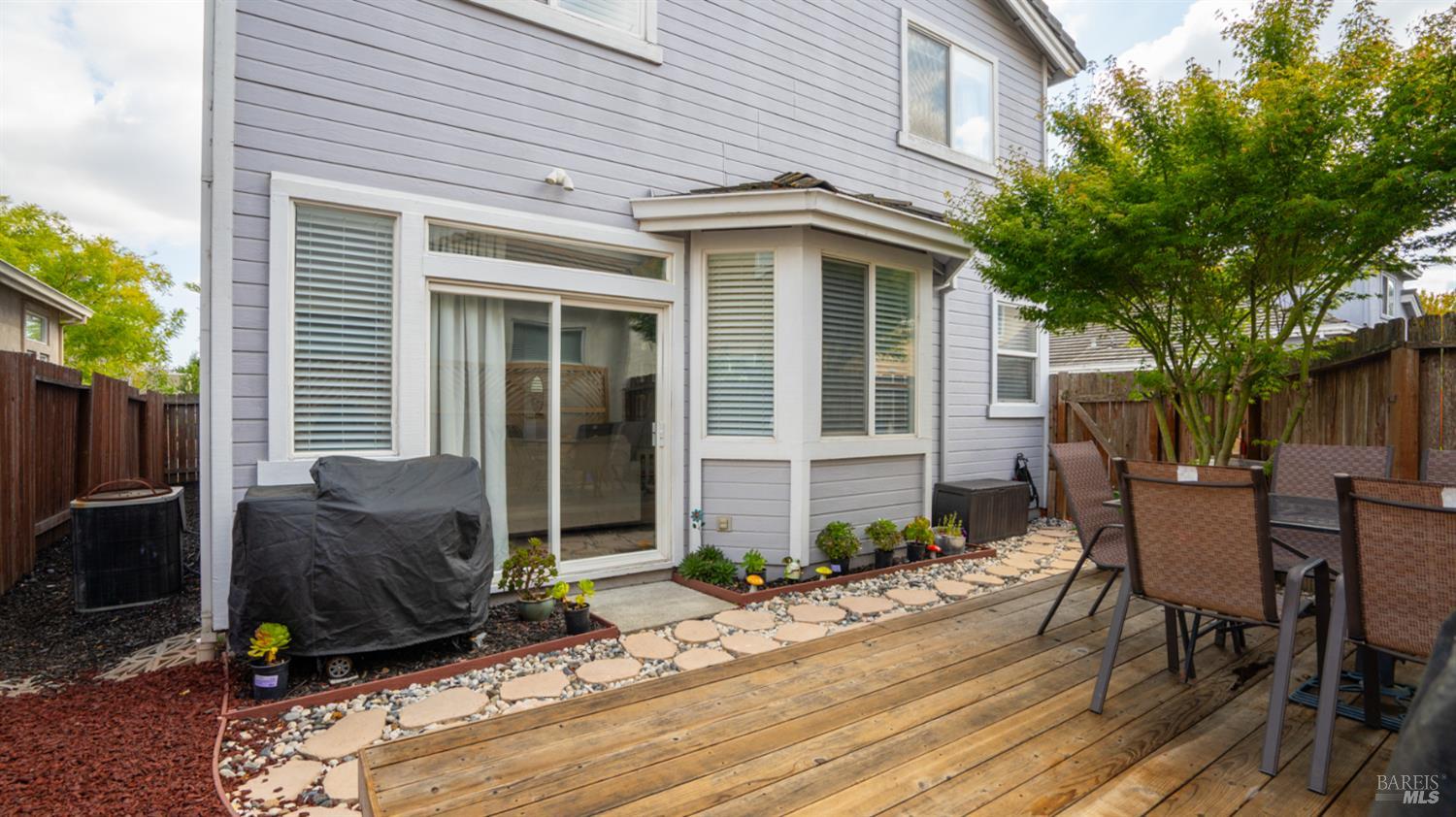 Detail Gallery Image 35 of 36 For 1407 Woodside Cir, Petaluma,  CA 94954 - 3 Beds | 2/1 Baths