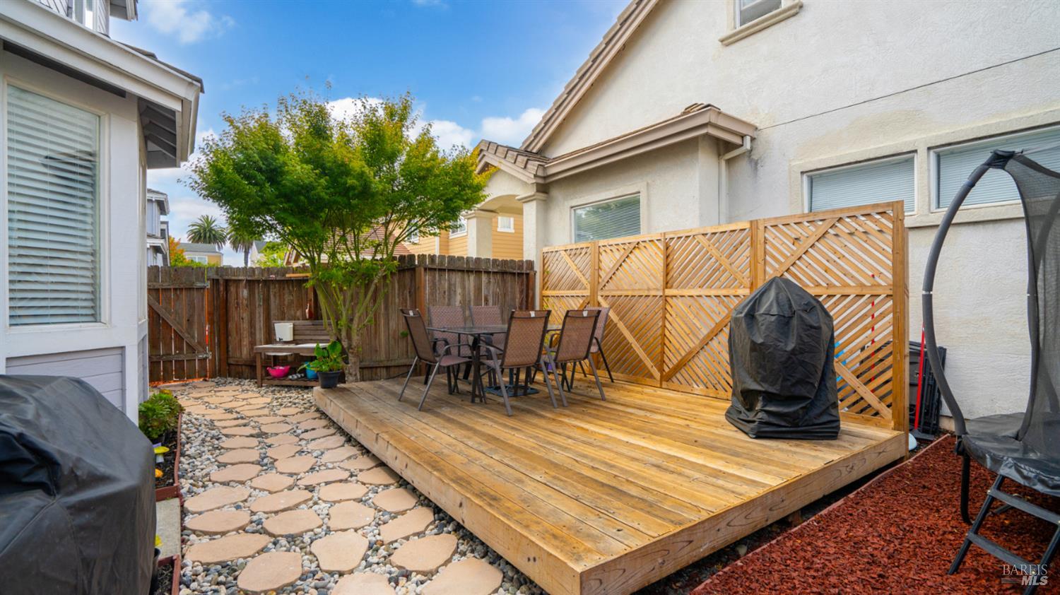 Detail Gallery Image 34 of 36 For 1407 Woodside Cir, Petaluma,  CA 94954 - 3 Beds | 2/1 Baths
