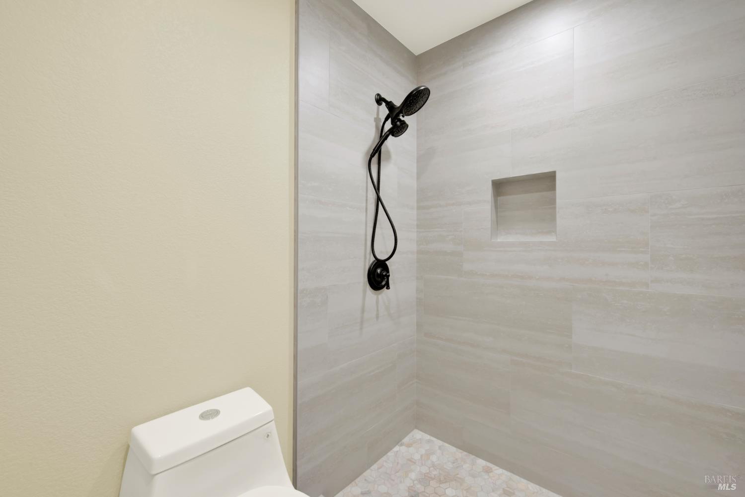 Detail Gallery Image 39 of 71 For 2009 Hawthorne Ter, Novato,  CA 94945 - 2 Beds | 1/1 Baths