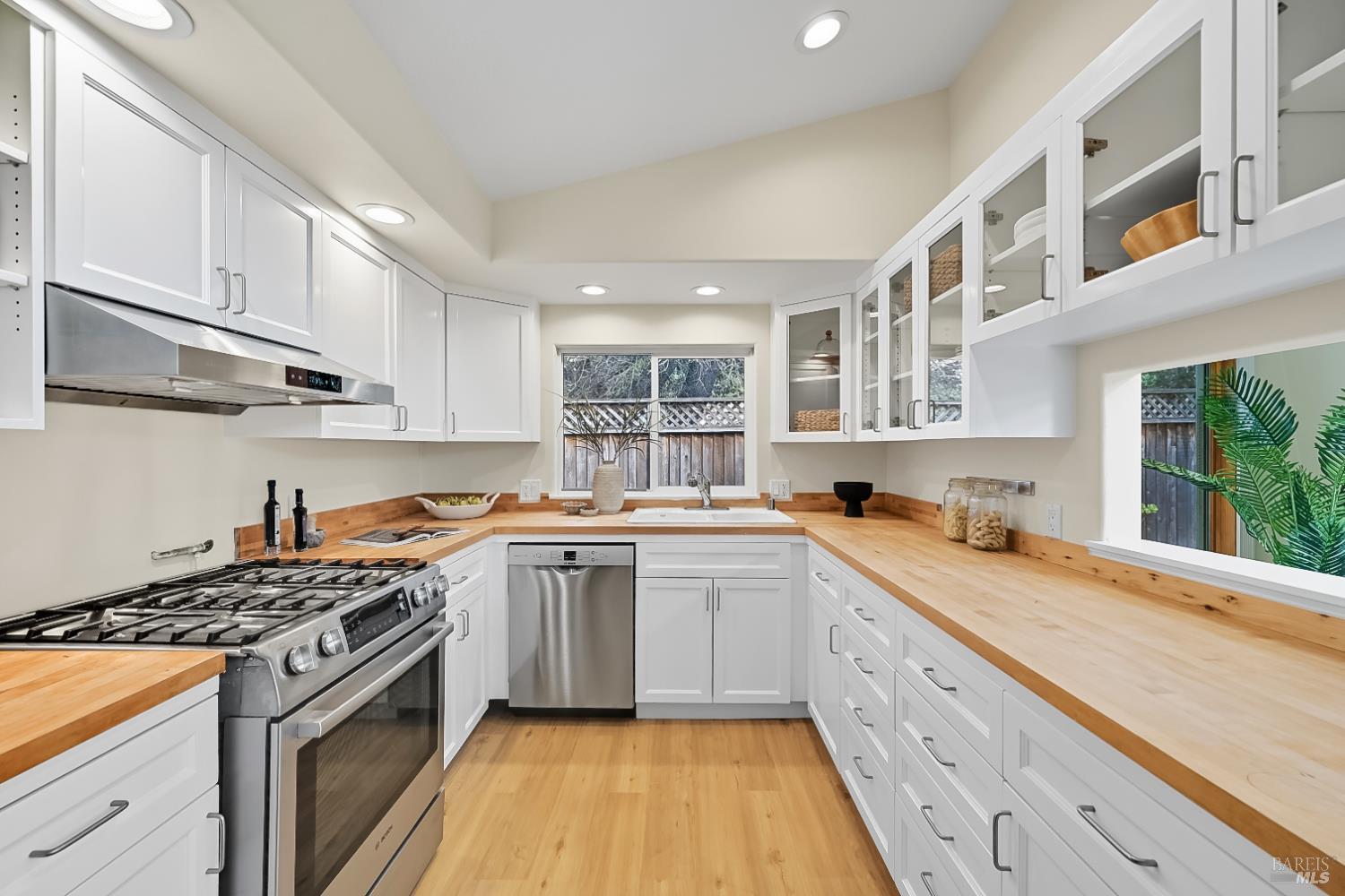 Detail Gallery Image 18 of 49 For 239 Valparaiso Ave, Cotati,  CA 94931 - 3 Beds | 2 Baths