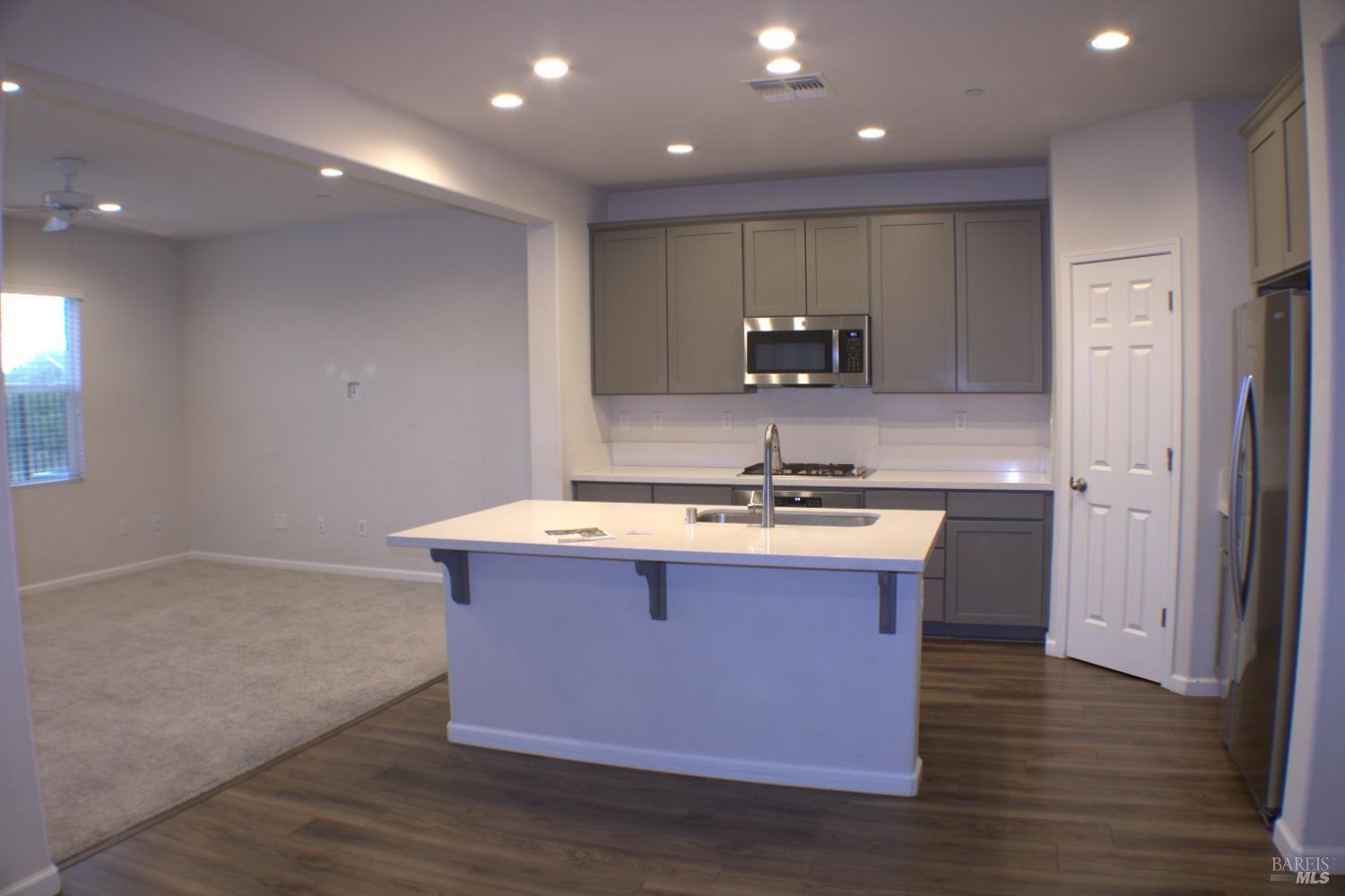 Detail Gallery Image 11 of 37 For 5005 King Pl, Rohnert Park,  CA 94928 - 5 Beds | 3 Baths