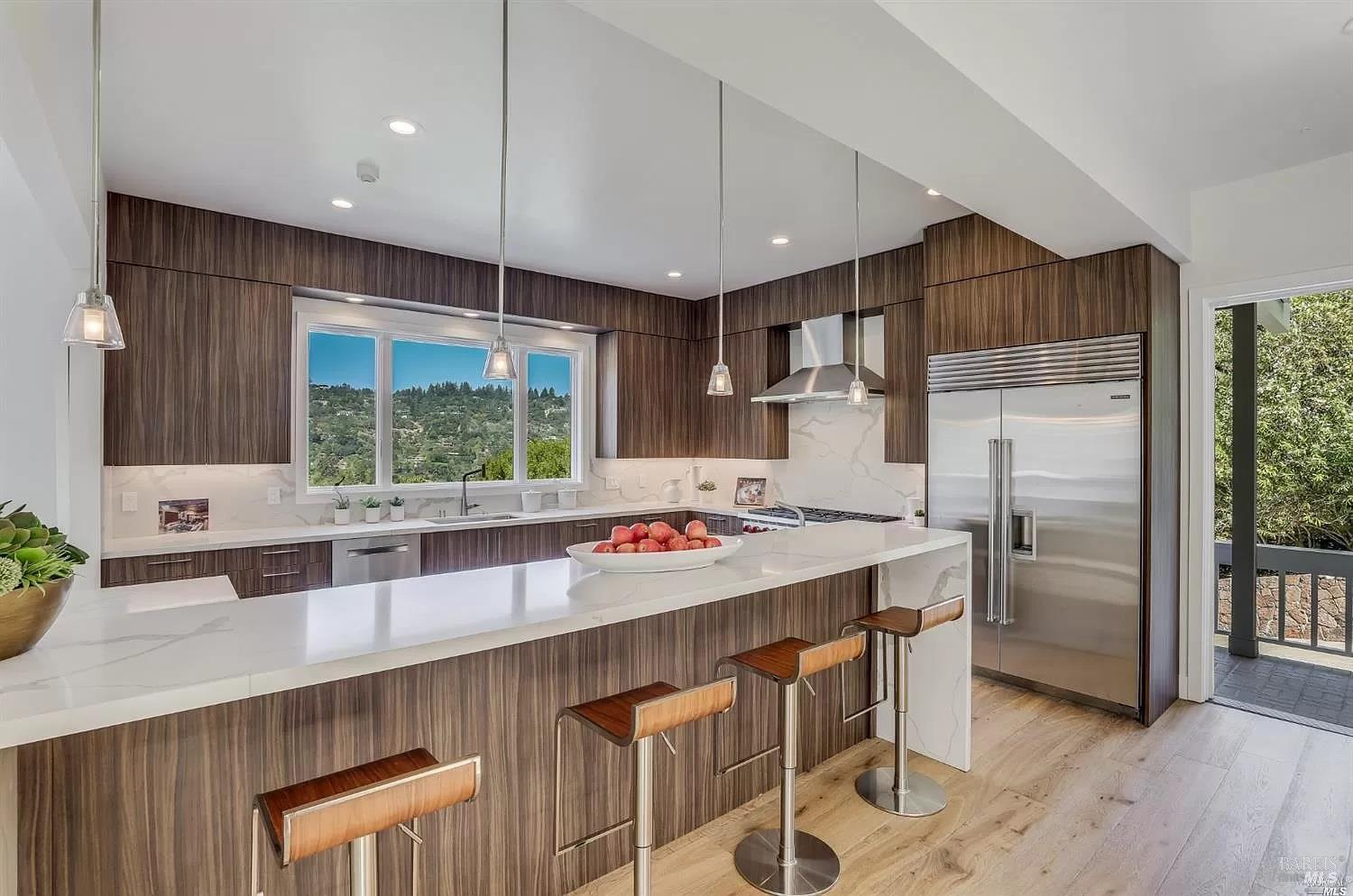 Detail Gallery Image 19 of 50 For 216 Evergreen Dr, Kentfield,  CA 94904 - 6 Beds | 6/1 Baths