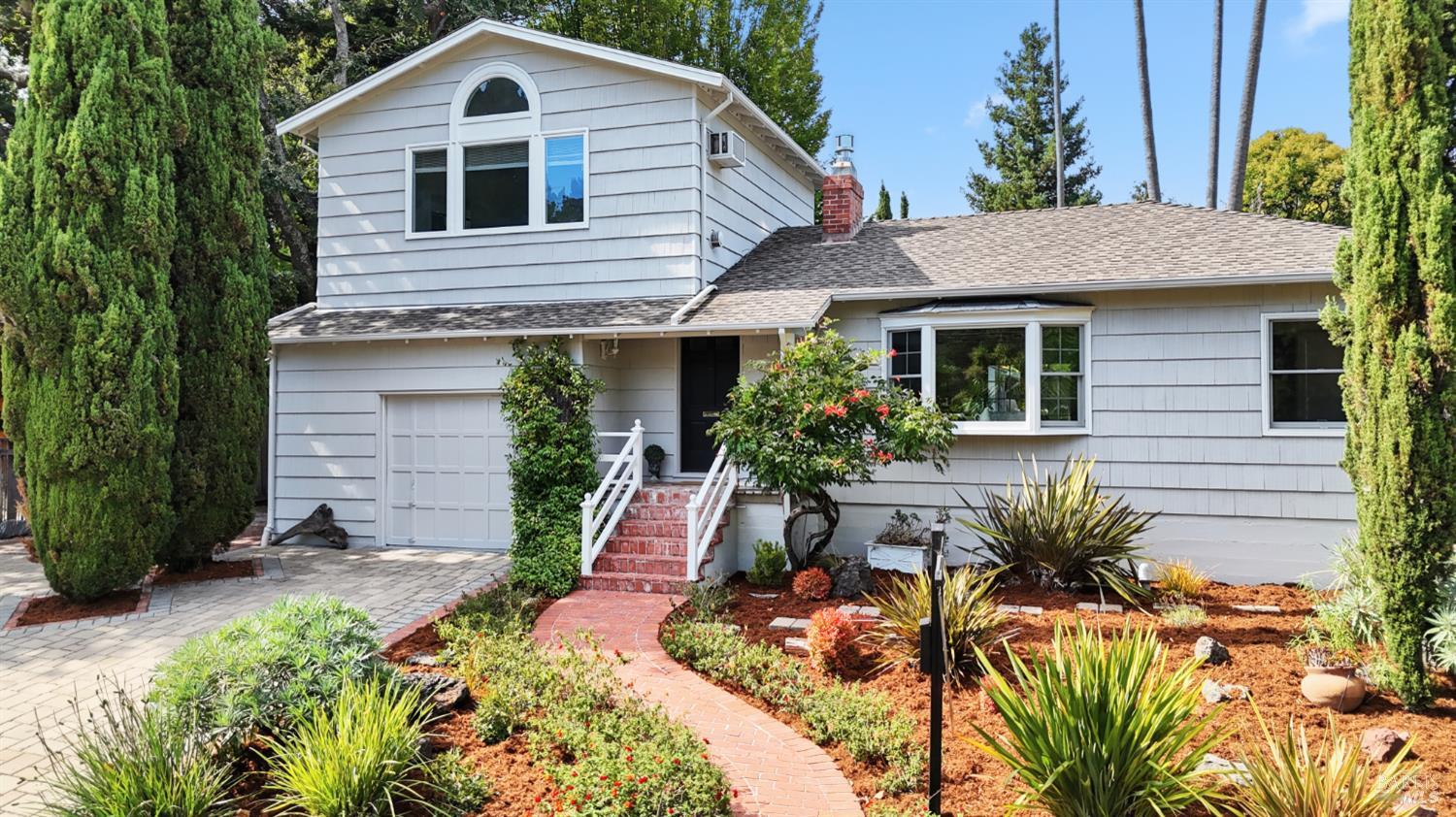 Detail Gallery Image 3 of 46 For 1 Hilldale Dr, San Anselmo,  CA 94960 - 4 Beds | 3 Baths