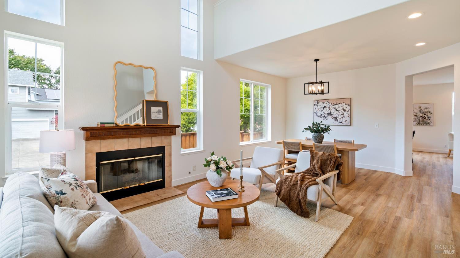 Detail Gallery Image 5 of 32 For 469 Christensen Ln, Cotati,  CA 94931 - 3 Beds | 2/1 Baths