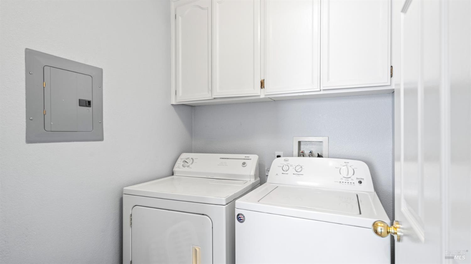 Detail Gallery Image 30 of 36 For 1407 Woodside Cir, Petaluma,  CA 94954 - 3 Beds | 2/1 Baths