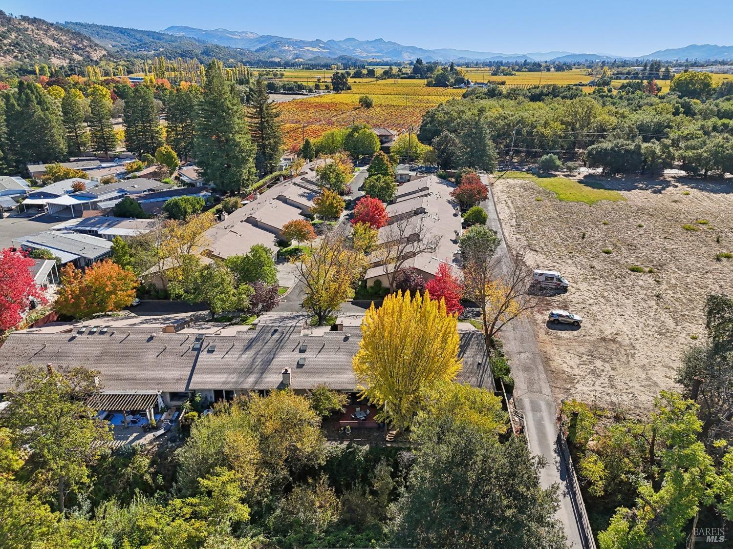 Detail Gallery Image 30 of 34 For 1240 Peppertree Cir, Saint Helena,  CA 94574 - 2 Beds | 2 Baths