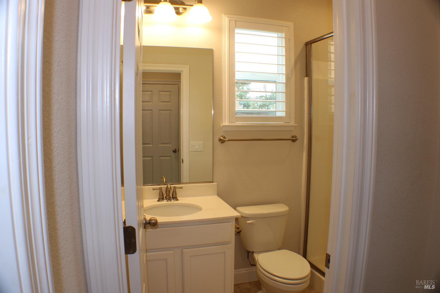 Detail Gallery Image 12 of 48 For 5020 King Pl, Rohnert Park,  CA 94928 - 5 Beds | 3 Baths