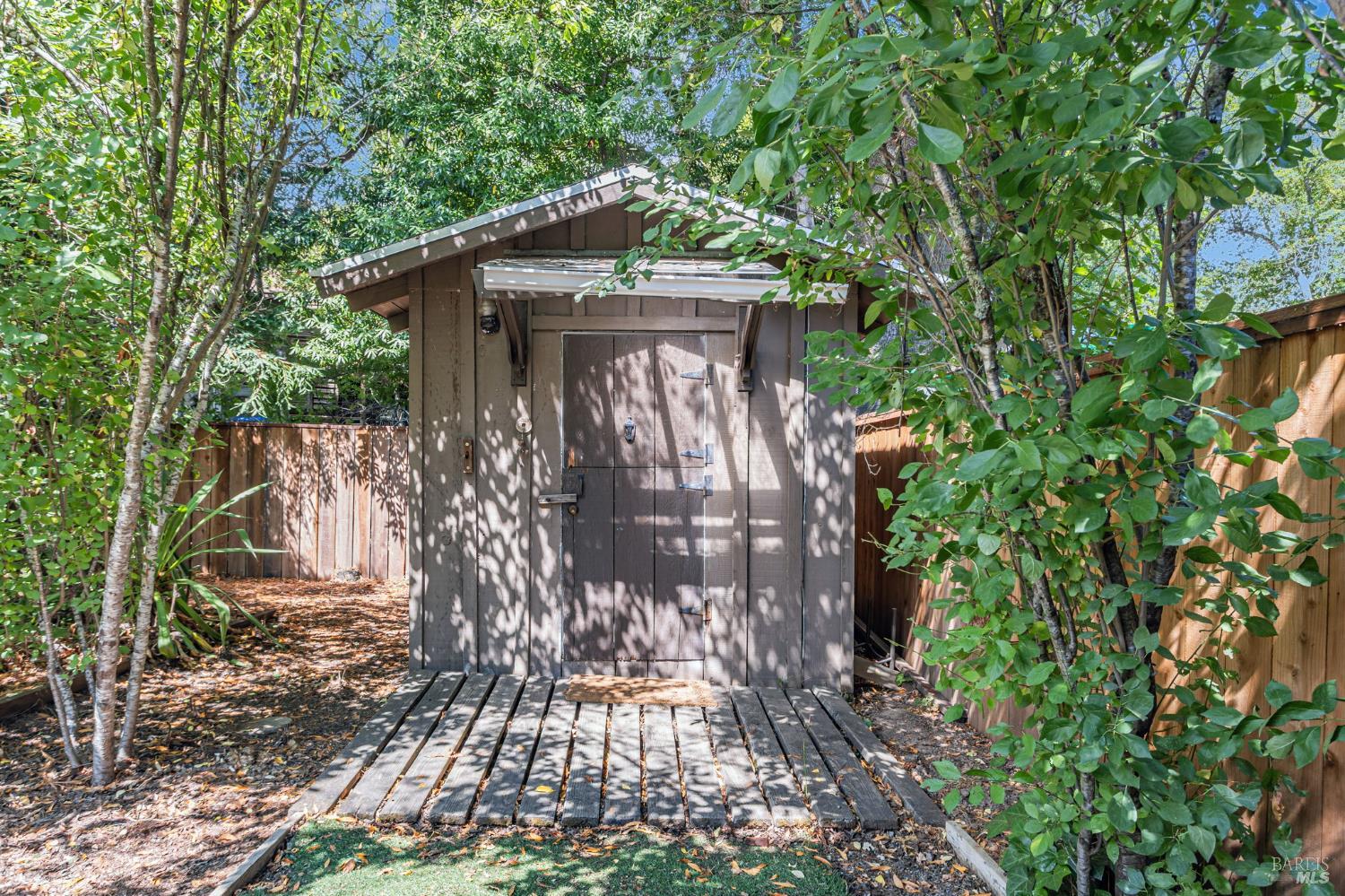 Detail Gallery Image 26 of 41 For 74 Creek Rd, Fairfax,  CA 94930 - 2 Beds | 1 Baths