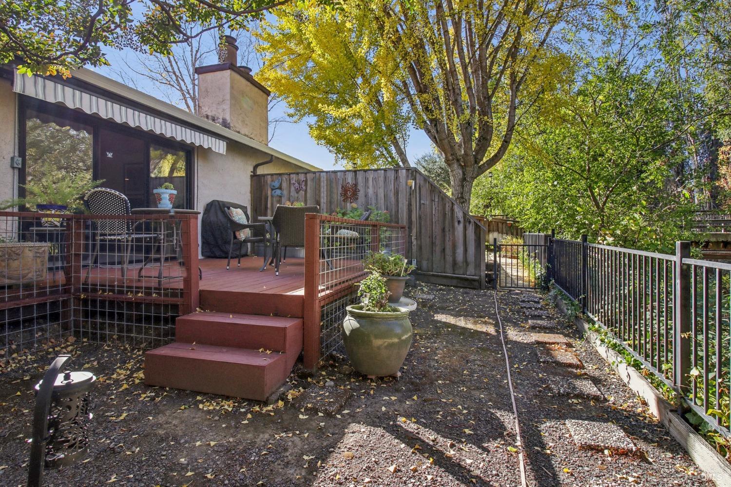 Detail Gallery Image 24 of 34 For 1240 Peppertree Cir, Saint Helena,  CA 94574 - 2 Beds | 2 Baths