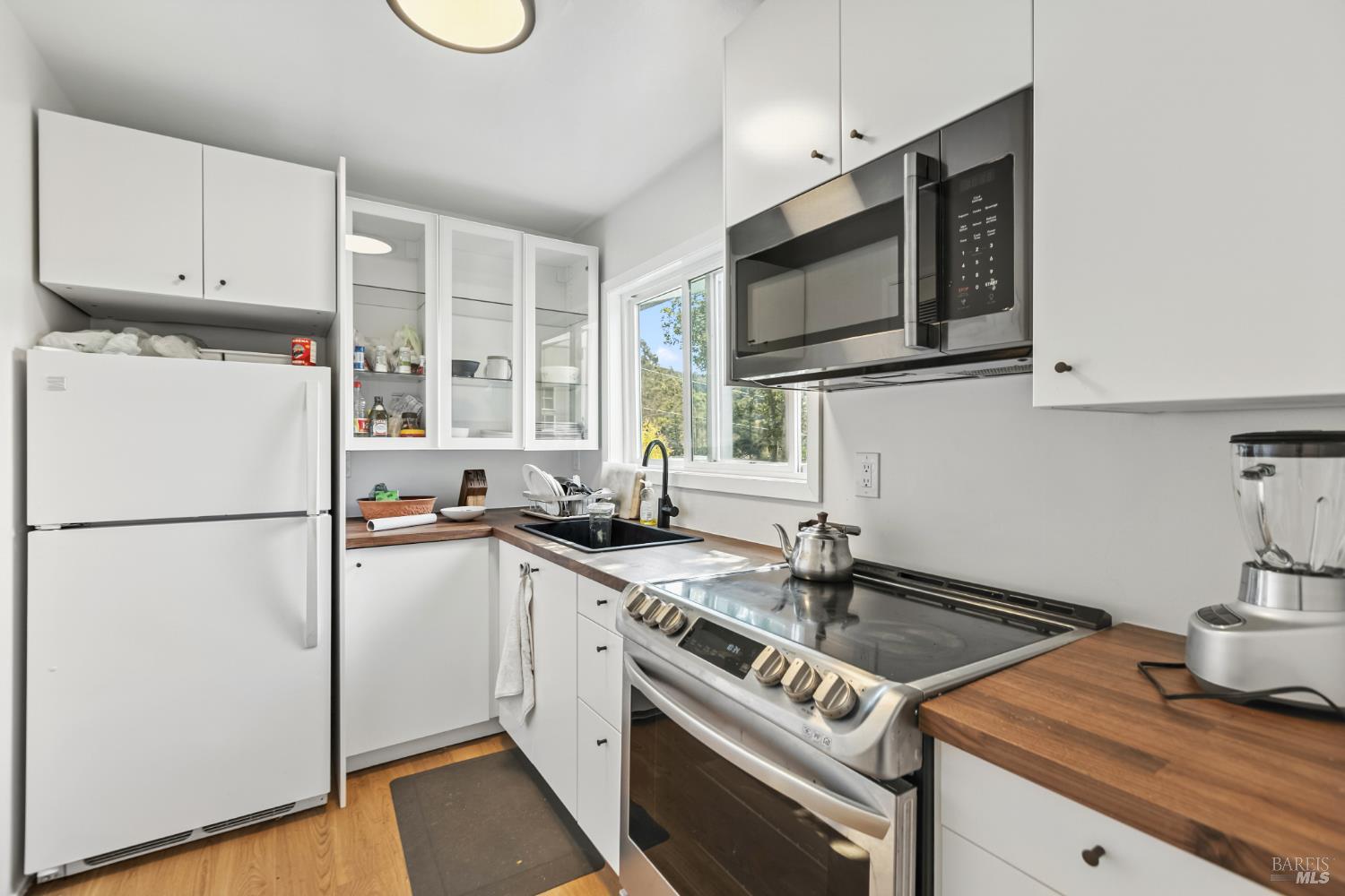 Detail Gallery Image 6 of 7 For 1893 Lincoln Ave, San Rafael,  CA 94901 - – Beds | – Baths
