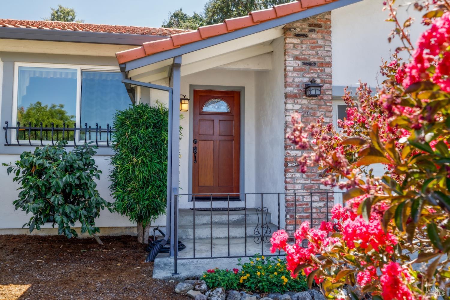 Detail Gallery Image 2 of 27 For 5518 Marit Dr, Santa Rosa,  CA 95409 - 2 Beds | 2 Baths