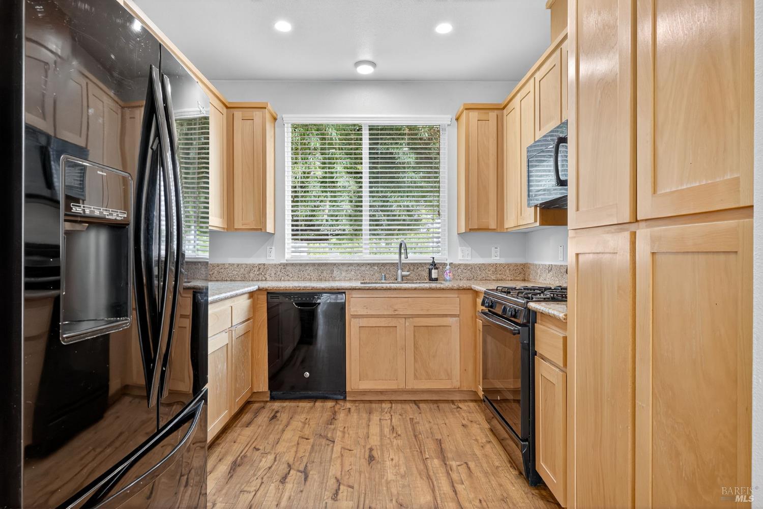 Detail Gallery Image 3 of 41 For 2110 Northfield Dr, Santa Rosa,  CA 95403 - 3 Beds | 2/1 Baths