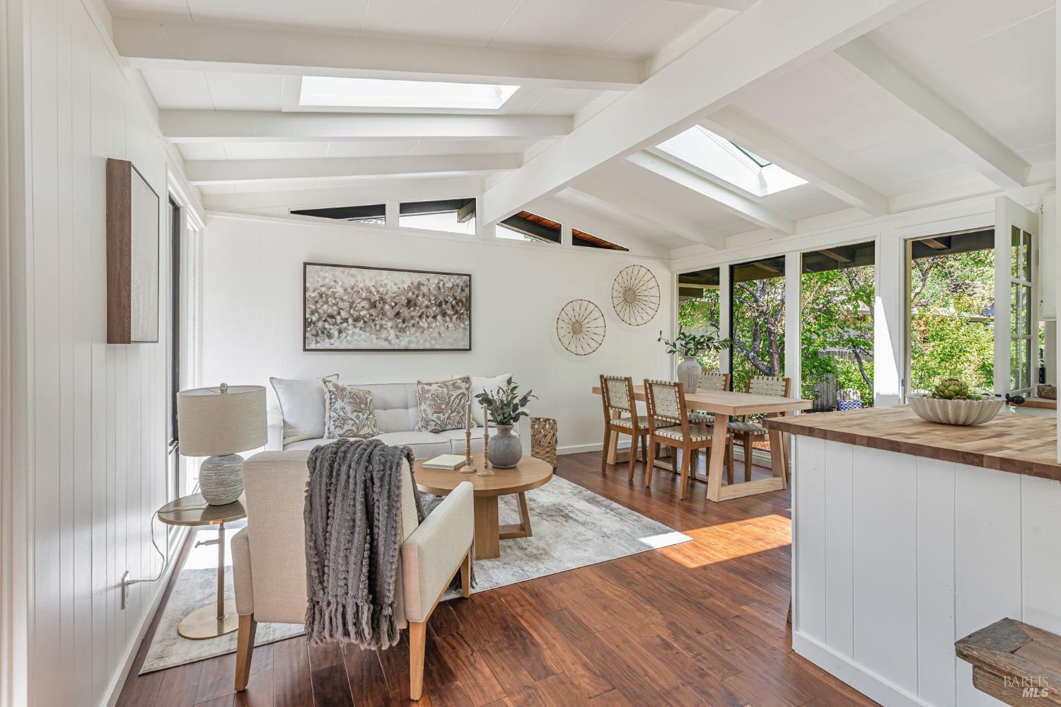 Detail Gallery Image 7 of 41 For 74 Creek Rd, Fairfax,  CA 94930 - 2 Beds | 1 Baths