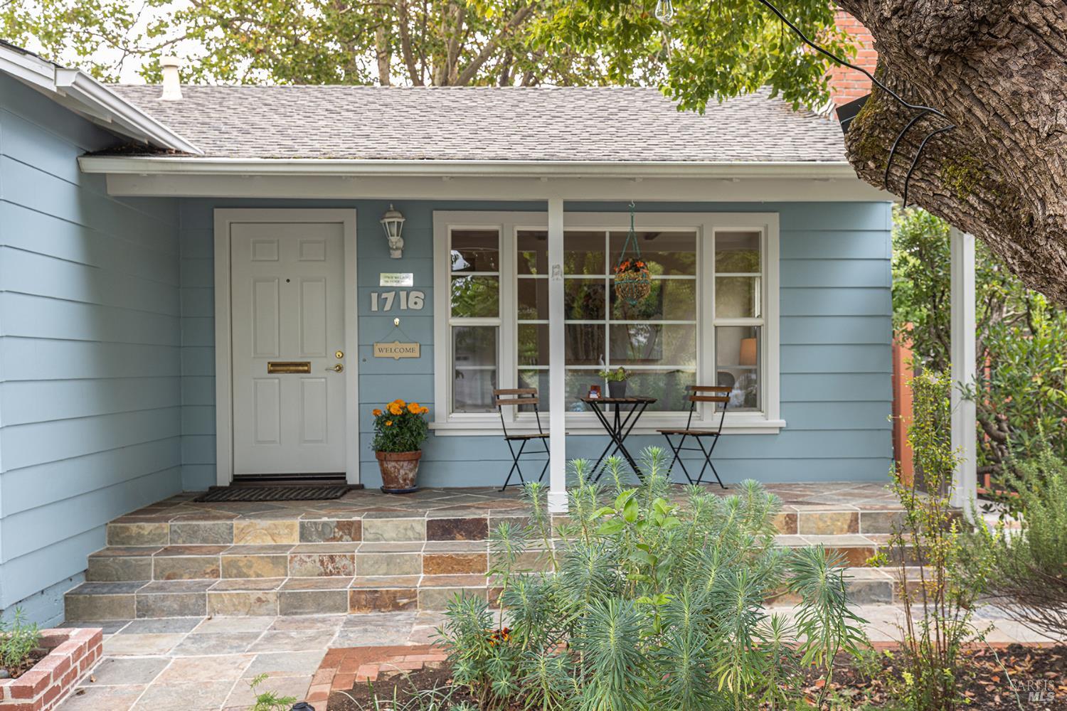 Detail Gallery Image 2 of 59 For 1716 King St, Santa Rosa,  CA 95404 - 2 Beds | 3 Baths