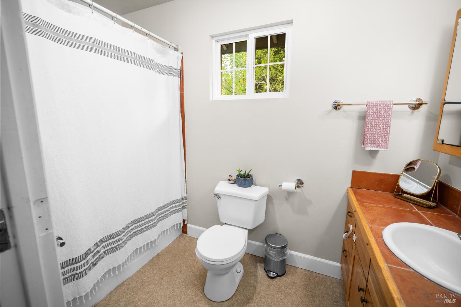 Detail Gallery Image 51 of 58 For 1369 Tilton Rd, Sebastopol,  CA 95472 - 2 Beds | 1 Baths