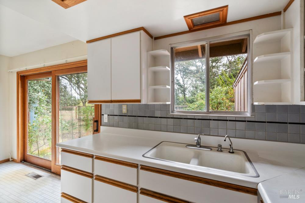Detail Gallery Image 13 of 53 For 5152 Mcfarlane Rd, Sebastopol,  CA 95472 - 3 Beds | 1 Baths