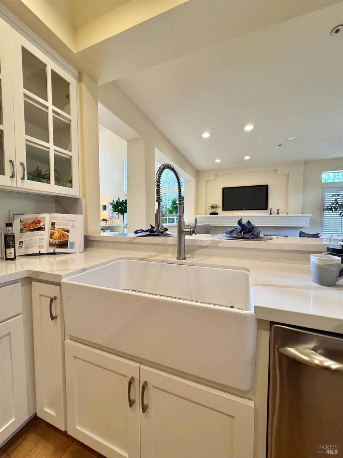 Detail Gallery Image 16 of 44 For 33 Cove Ct, Napa,  CA 94559 - 4 Beds | 2/1 Baths