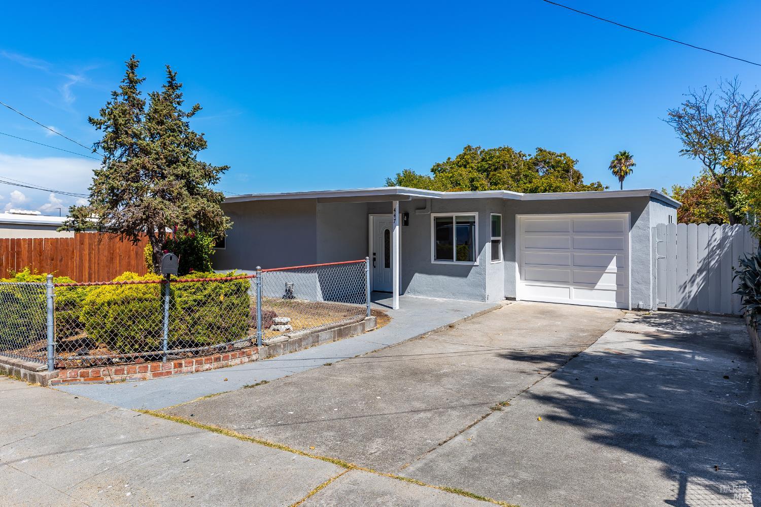 Detail Gallery Image 2 of 53 For 447 Christine Dr, San Pablo,  CA 94806 - 4 Beds | 2 Baths