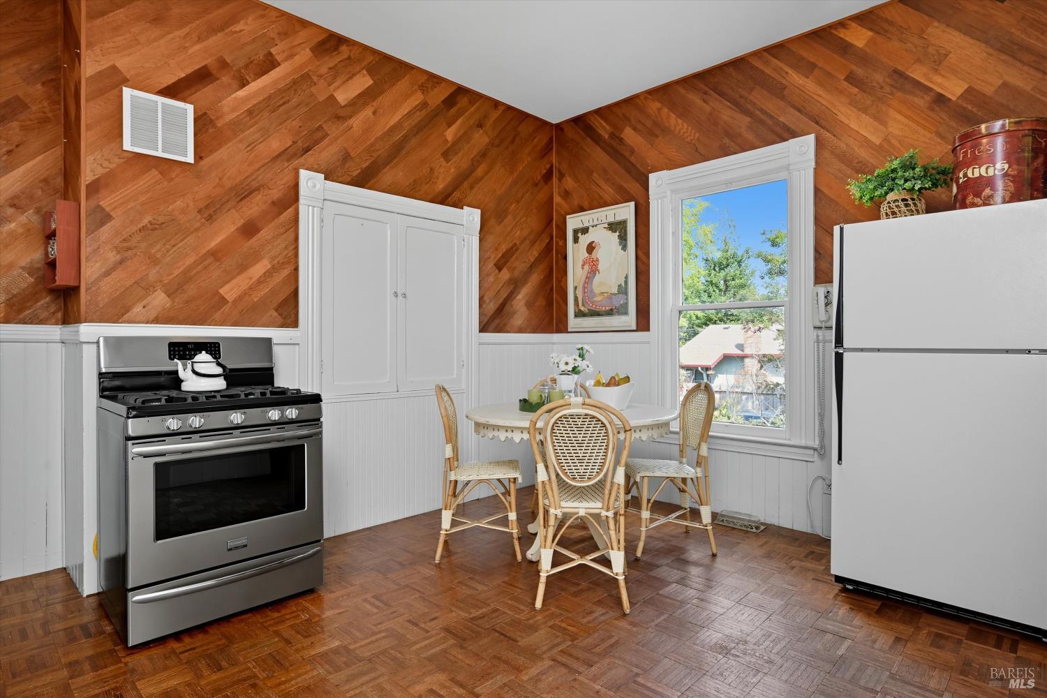 Detail Gallery Image 11 of 30 For 722 Beaver St, Santa Rosa,  CA 95404 - 3 Beds | 1 Baths