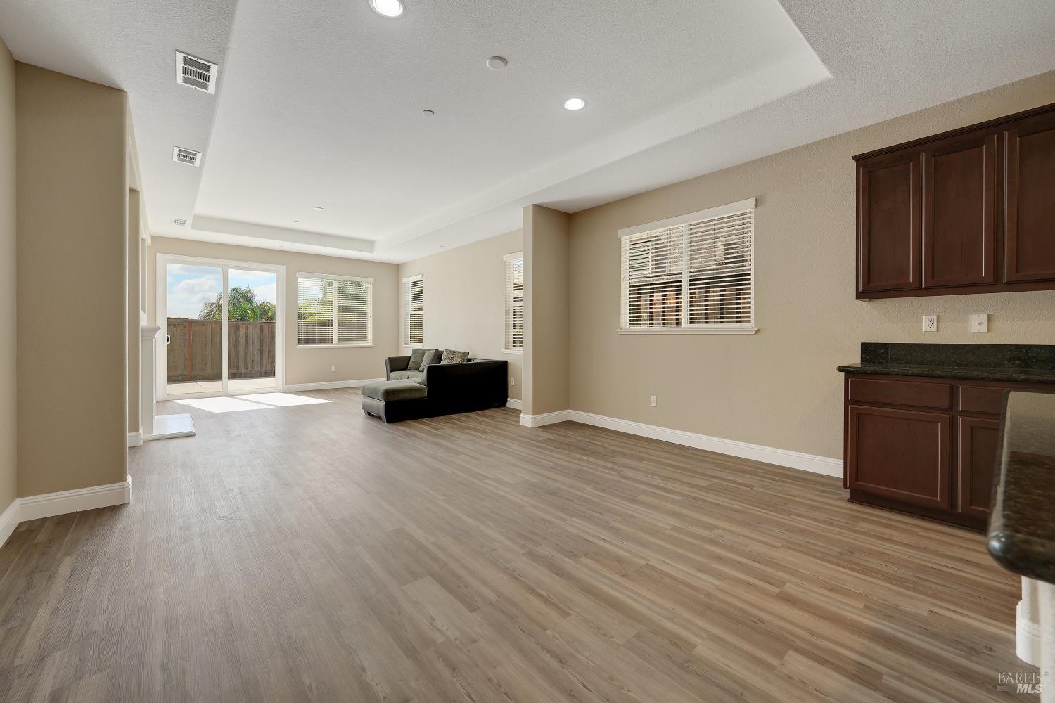 Detail Gallery Image 11 of 43 For 5360 Discovery Way, Fairfield,  CA 94533 - 4 Beds | 3 Baths