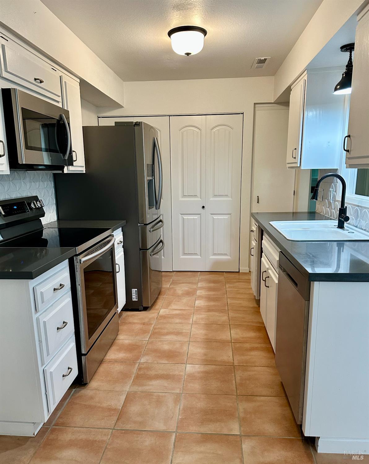 Detail Gallery Image 1 of 1 For 191 La Mancha Dr, Sonoma,  CA 95476 - 1 Beds | 1 Baths