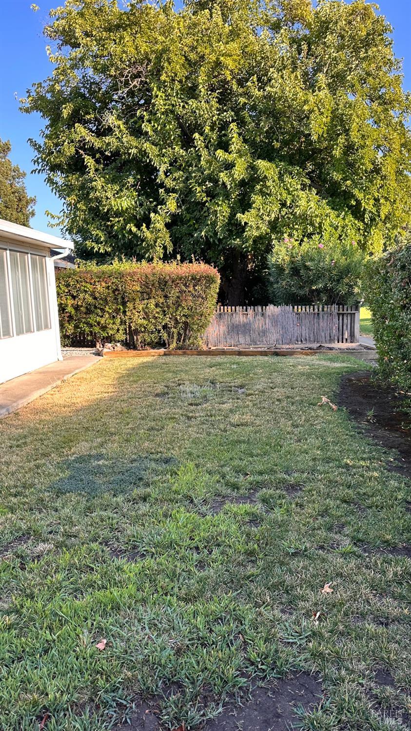 Detail Gallery Image 9 of 17 For 201 Lassen Cir, Vacaville,  CA 95687 - 2 Beds | 2 Baths