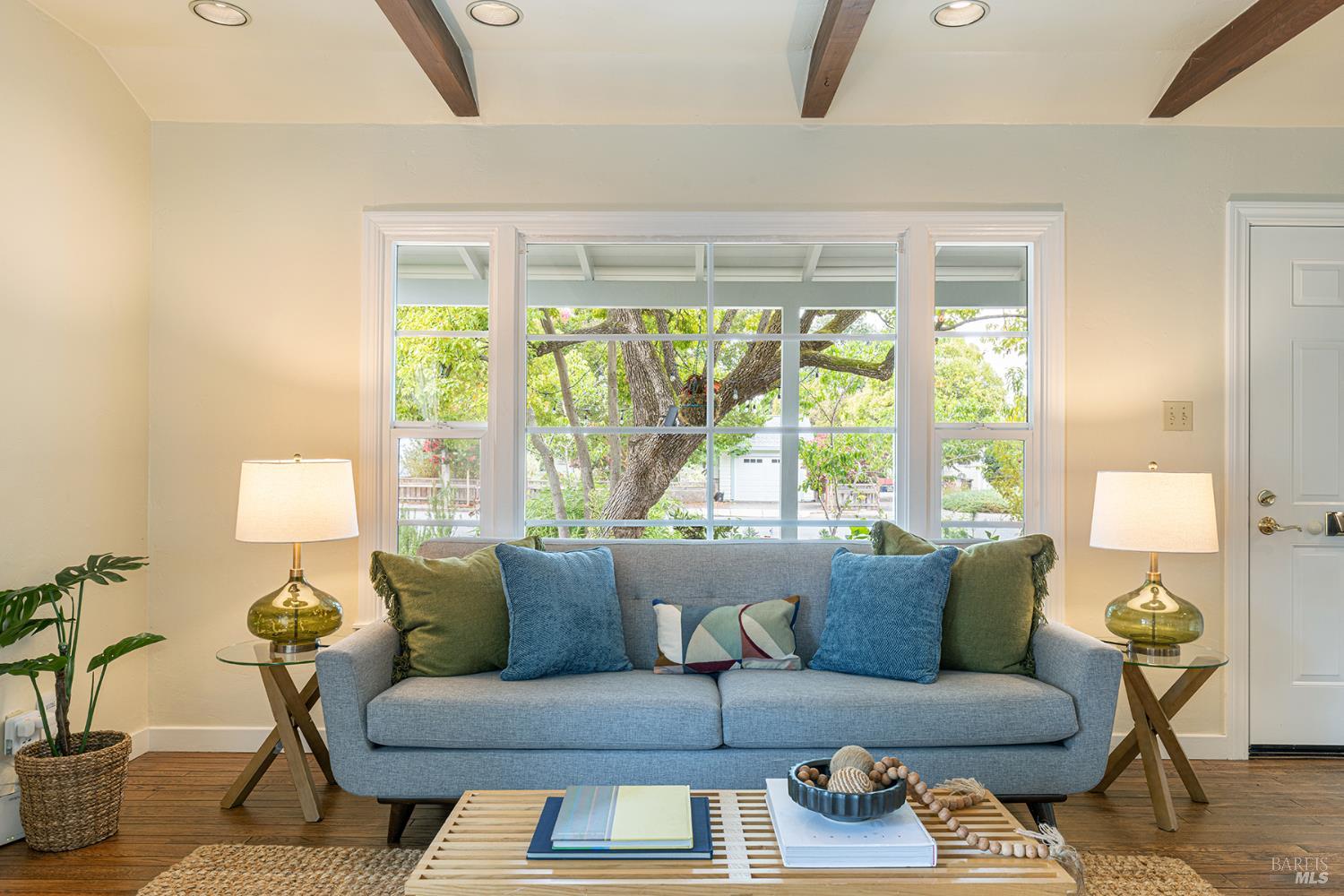 Detail Gallery Image 7 of 59 For 1716 King St, Santa Rosa,  CA 95404 - 2 Beds | 3 Baths
