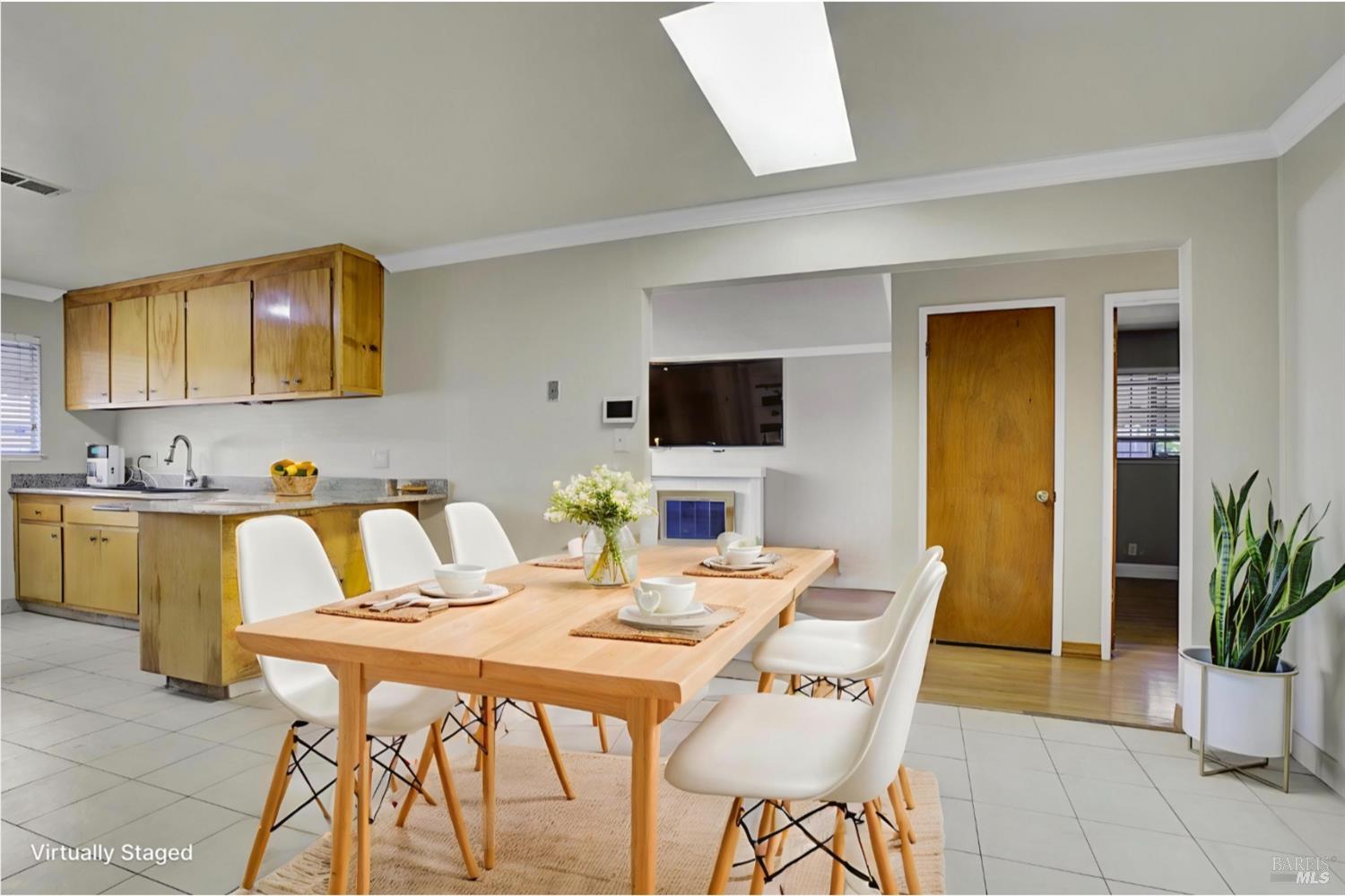 Detail Gallery Image 8 of 56 For 129 Violet Dr, Vallejo,  CA 94589 - 6 Beds | 4 Baths