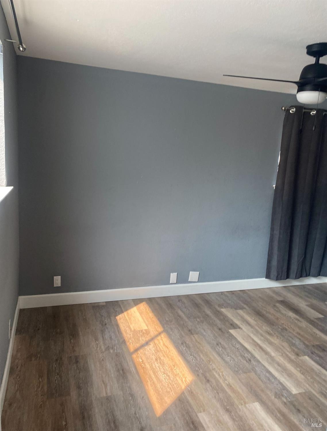 Detail Gallery Image 6 of 7 For 1251 Redwood Ct, Dixon,  CA 95620 - 4 Beds | 2/1 Baths